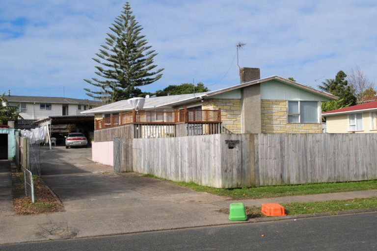 Photo of property in 17 Cramond Drive, Mangere East, Auckland, 2024