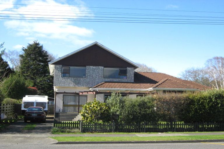 Photo of property in 90 Queenwood Road, Levin, 5510