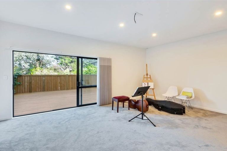 Photo of property in 73d East Coast Road, Castor Bay, Auckland, 0620