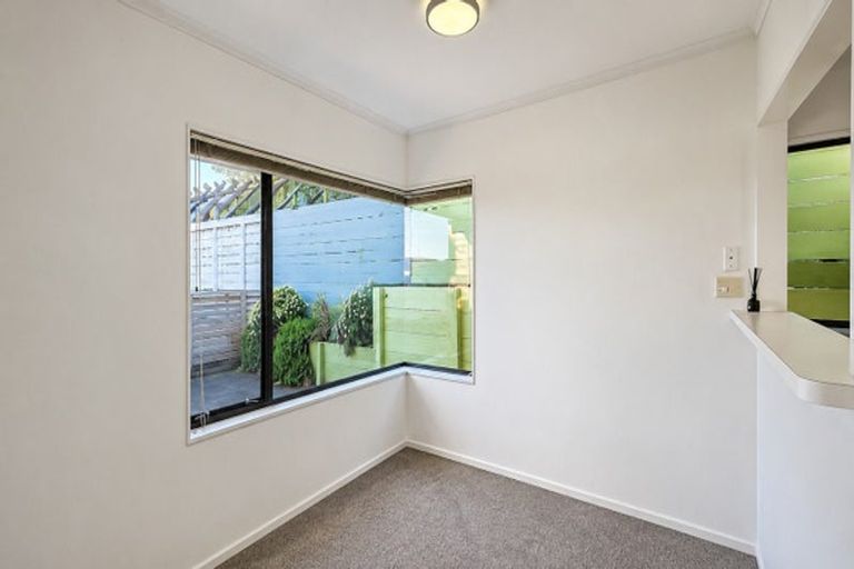 Photo of property in 4/476 Devon Street East, Strandon, New Plymouth, 4312