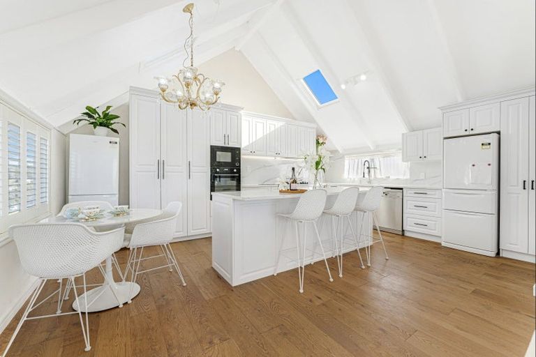 Photo of property in 2/22 Salem Place, Torbay, Auckland, 0630