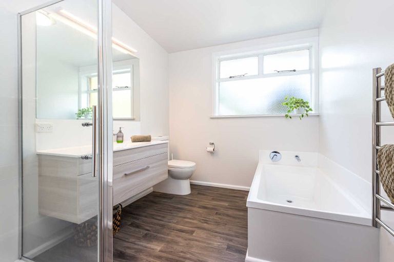 Photo of property in 32 Wadeley Road, Ilam, Christchurch, 8041