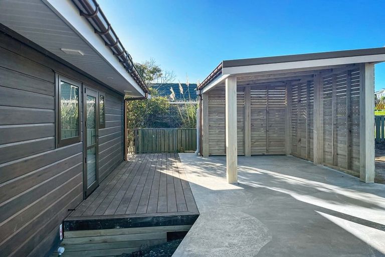 Photo of property in 17 Almora View, Ascot Park, Porirua, 5024