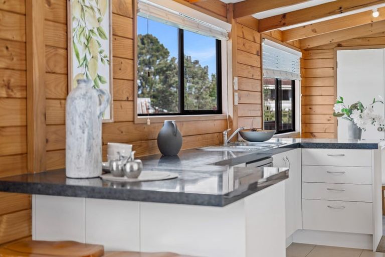 Photo of property in 5 Elizabeth Drive, West Harbour, Auckland, 0618