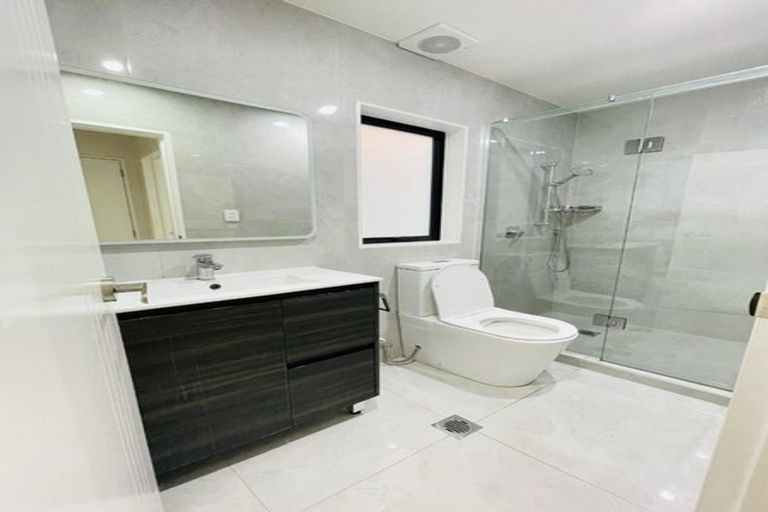 Photo of property in 1/2 Smiths Avenue, Papakura, 2110