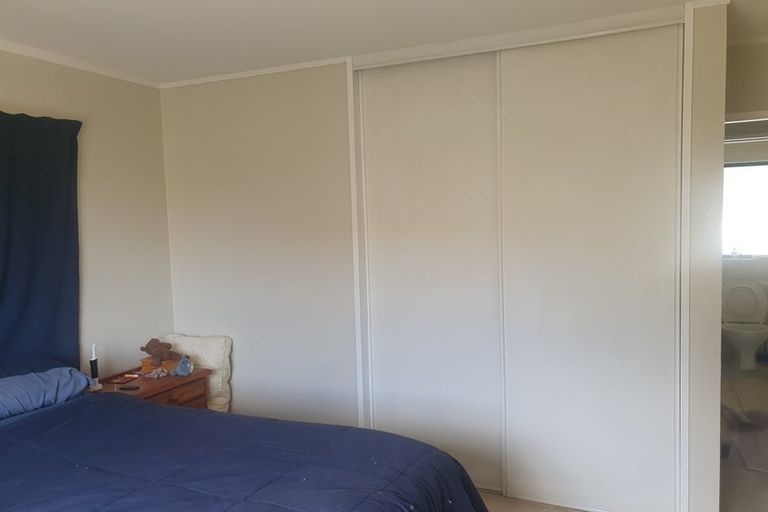 Photo of property in 1/20 Barbados Drive, Unsworth Heights, Auckland, 0632