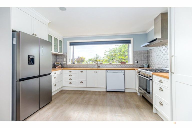 Photo of property in 76 Rhodes Street, Waimate, 7924