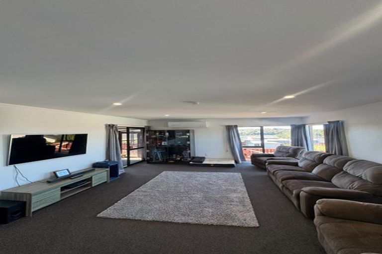Photo of property in 2/21 White Heron Drive, Massey, Auckland, 0614