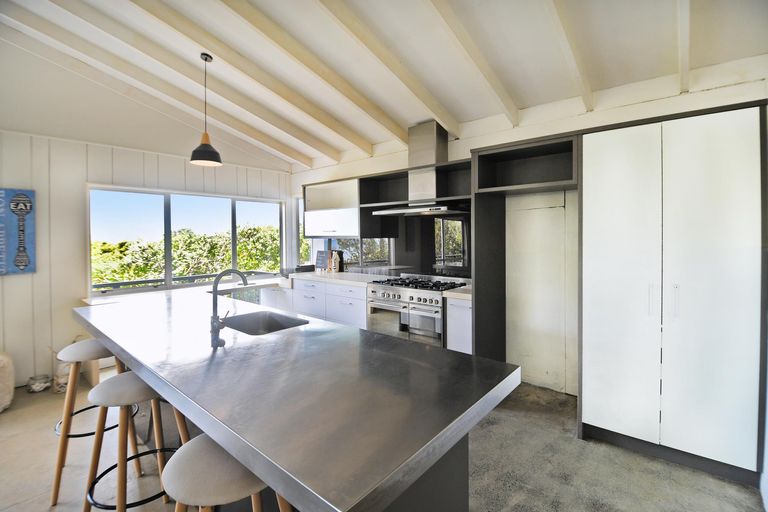 Photo of property in 17 Wonderview Road, Leigh, 0985