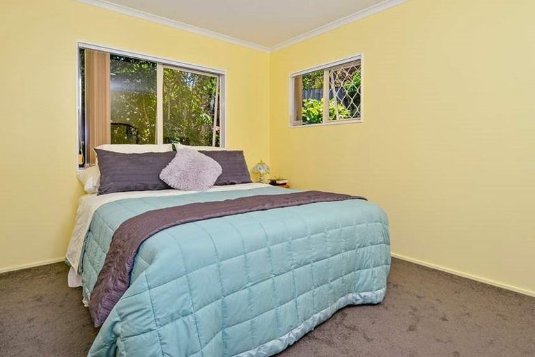 Photo of property in 16 Caversham Drive, Torbay, Auckland, 0630