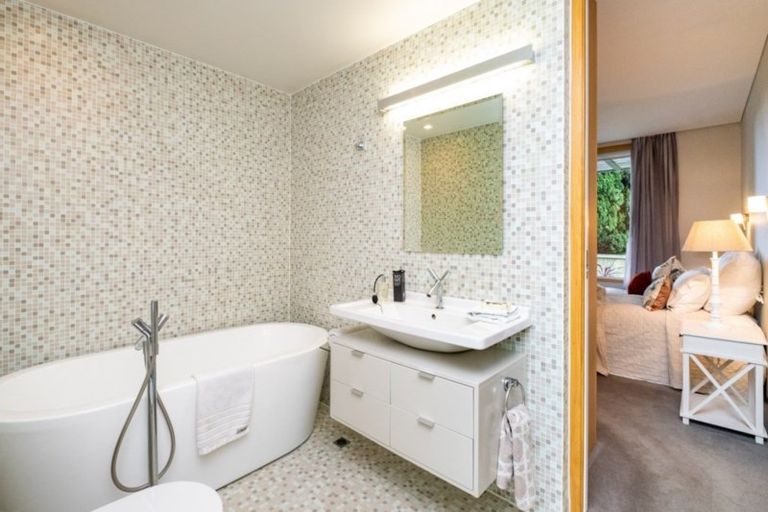 Photo of property in 2/5 Tanner Street, Havelock North, 4130