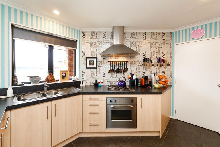 Photo of property in 15 Orlando Way, Kelvin Grove, Palmerston North, 4414