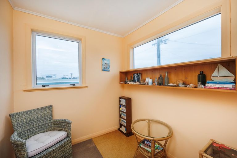 Photo of property in 19 Marine Parade South, Foxton Beach, Foxton, 4815
