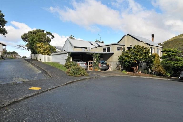 Photo of property in 16b Ngarimu Grove, Ngaio, Wellington, 6035