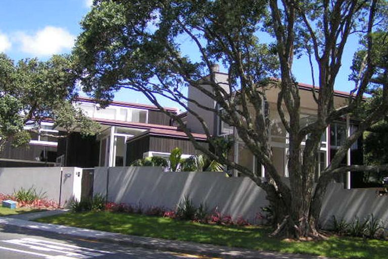 Photo of property in 48 Clifton Road, Hauraki, Auckland, 0622