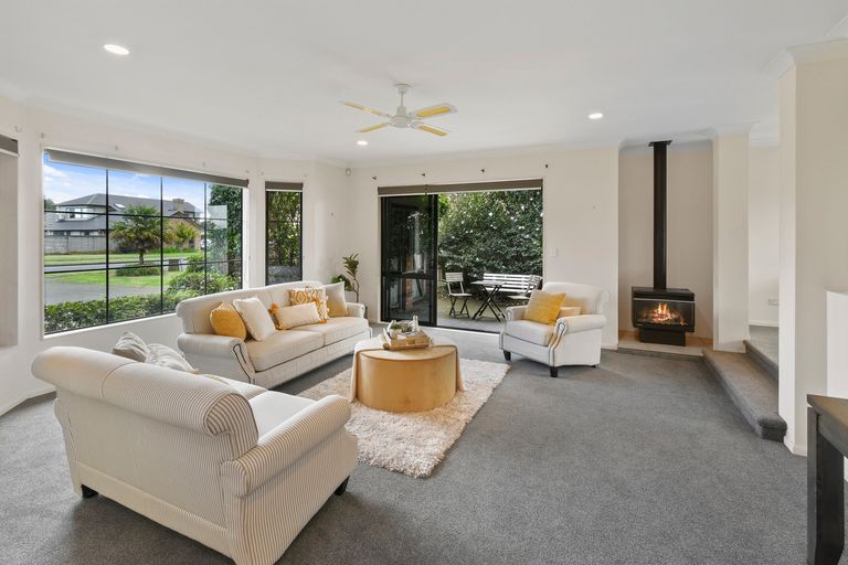 Photo of property in 16 Crannich Place, Wattle Downs, Auckland, 2103