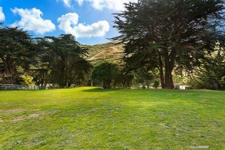 Photo of property in 410 Takapu Road, Takapu Valley, Wellington, 5028