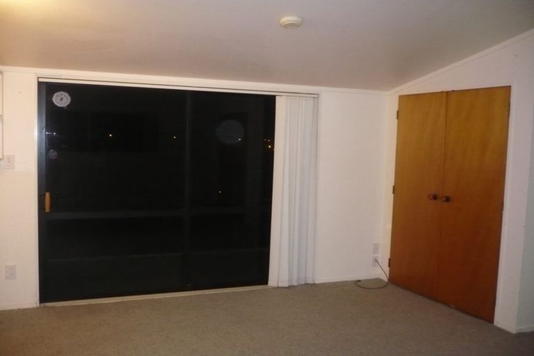 Photo of property in 28 Ronald Macken Place, Windsor Park, Auckland, 0632