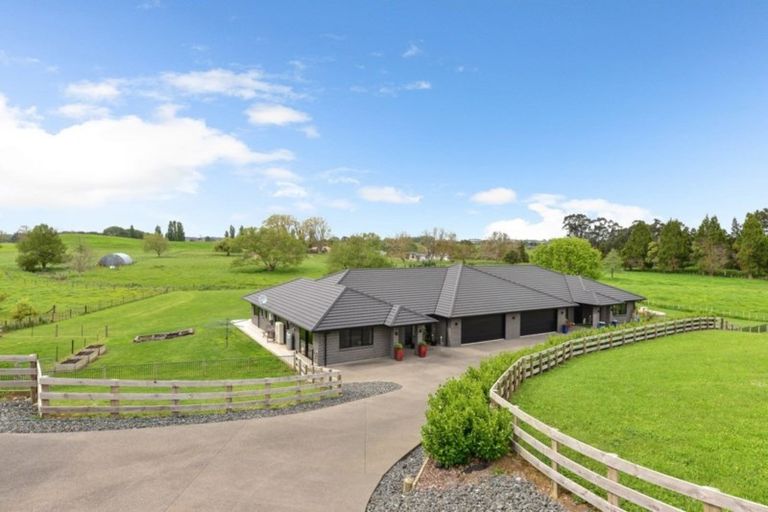 Photo of property in 18 Smith Road, Horsham Downs, Hamilton, 3281