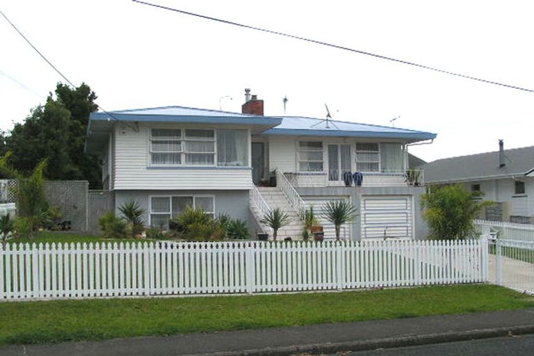 Photo of property in 1/2 Spencer Terrace, Hauraki, Auckland, 0622