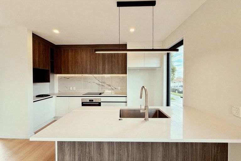 Photo of property in 4a Roberts Road, Matakatia, Whangaparaoa, 0930