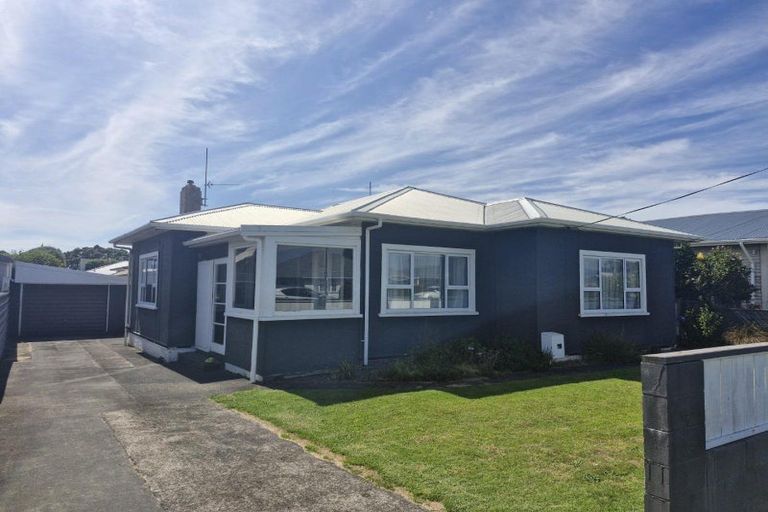 Photo of property in 33 Sackville Street, Fitzroy, New Plymouth, 4312