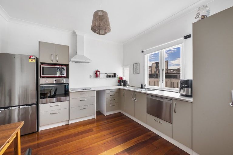 Photo of property in 14 Savage Crescent, Marewa, Napier, 4110