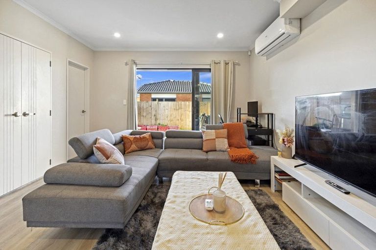 Photo of property in 10e Roberts Road, Te Atatu South, Auckland, 0610