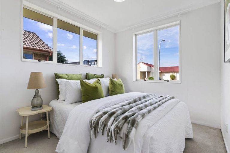 Photo of property in 11 Fernbrook Close, Burswood, Auckland, 2013