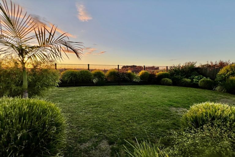 Photo of property in 16 Southworth Place, Grandview Heights, Hamilton, 3200