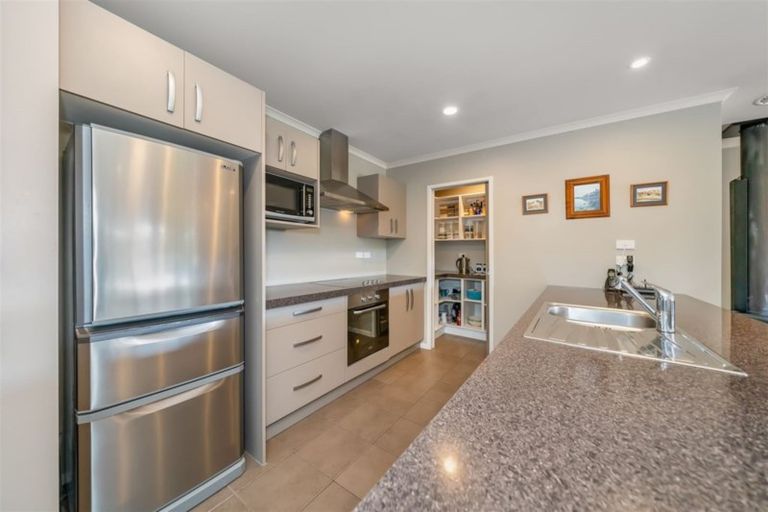 Photo of property in 92 Katherine Mansfield Drive, Whitemans Valley, Upper Hutt, 5371