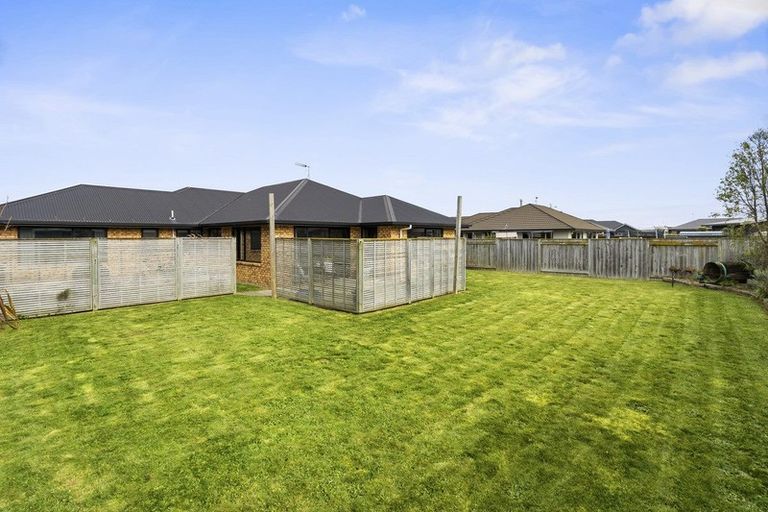 Photo of property in 16 Chestnut Close, Kelvin Grove, Palmerston North, 4414