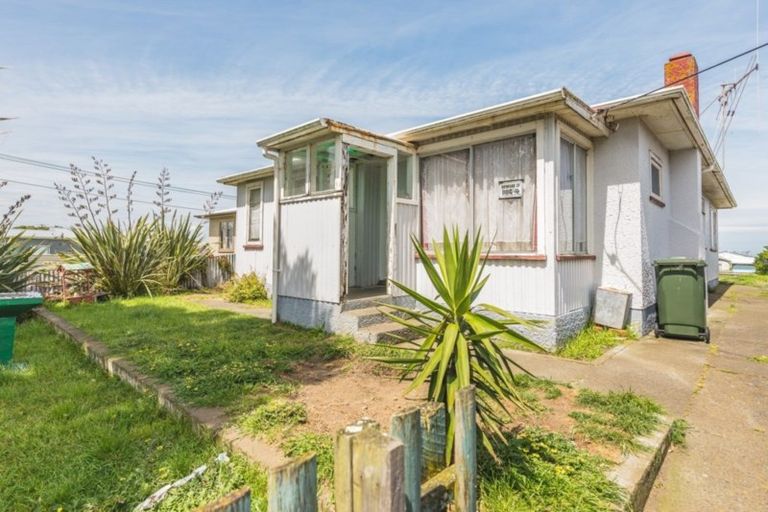 Photo of property in 70 Manuka Street, Castlecliff, Whanganui, 4501