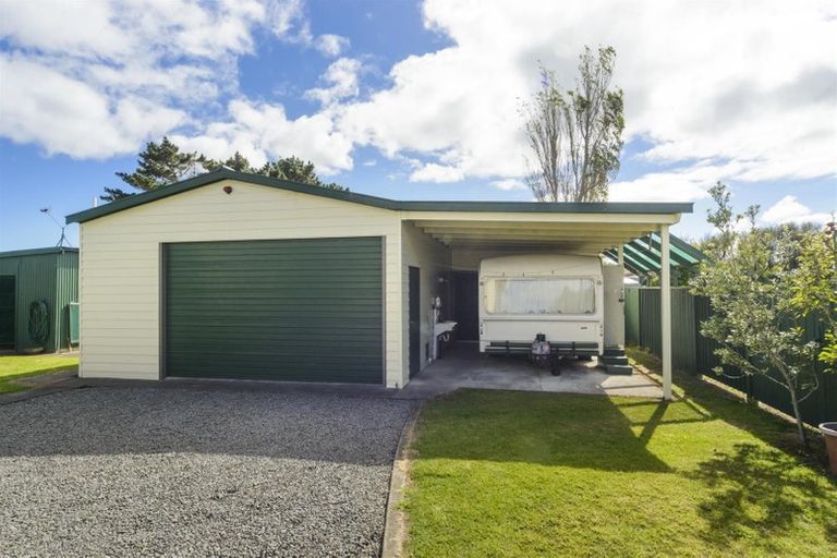 Photo of property in Build Inn, 1942 Parewanui Road, Parewanui, Bulls, 4894