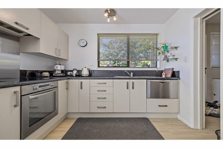 Photo of property in 32b Laing Crescent, Heathcote Valley, Christchurch, 8022