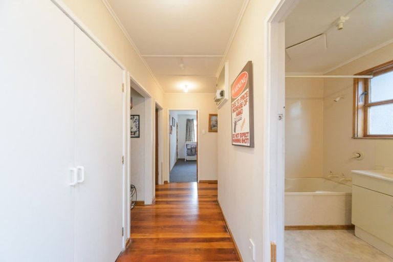 Photo of property in 33 Andrew Avenue, Roslyn, Palmerston North, 4414