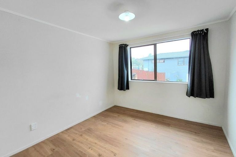 Photo of property in 1/30 Chislehurst Street, Henderson, Auckland, 0612