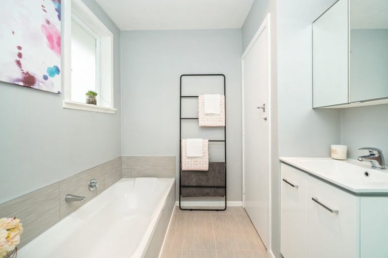 Photo of property in 3/10 Coroglen Avenue, Birkenhead, Auckland, 0626