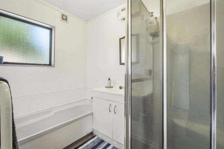 Photo of property in 14 Emery Grove, Bayview, Auckland, 0629