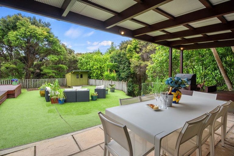 Photo of property in 38 Ravenstone Place, Chatswood, Auckland, 0626