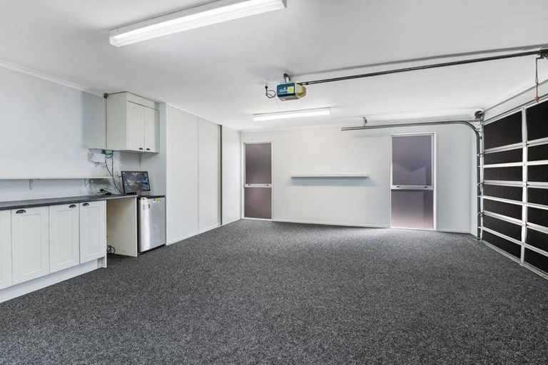 Photo of property in 1/4 Roberts Road, Matakatia, Whangaparaoa, 0930