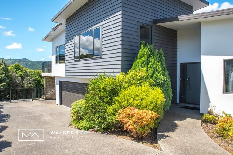 Photo of property in 14 Cosgrove Rise, Riverstone Terraces, Upper Hutt, 5018