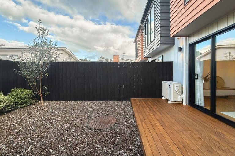 Photo of property in 5/17 Rewarewa Road, Te Atatu Peninsula, Auckland, 0610