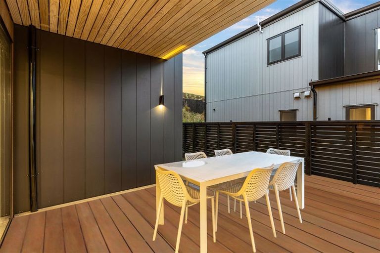 Photo of property in 8 Kumukumu Road, Long Bay, Auckland, 0630