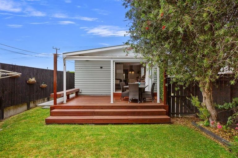 Photo of property in 1/12 Doment Crescent, Orewa, 0931