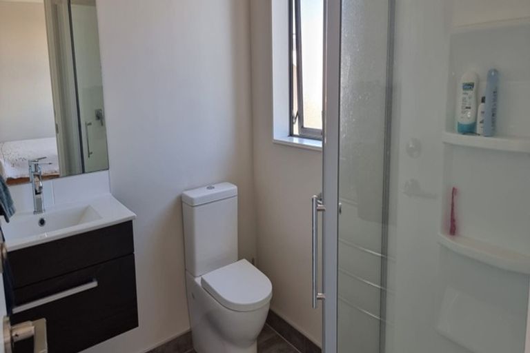 Photo of property in 17 Barbados Drive, Unsworth Heights, Auckland, 0632