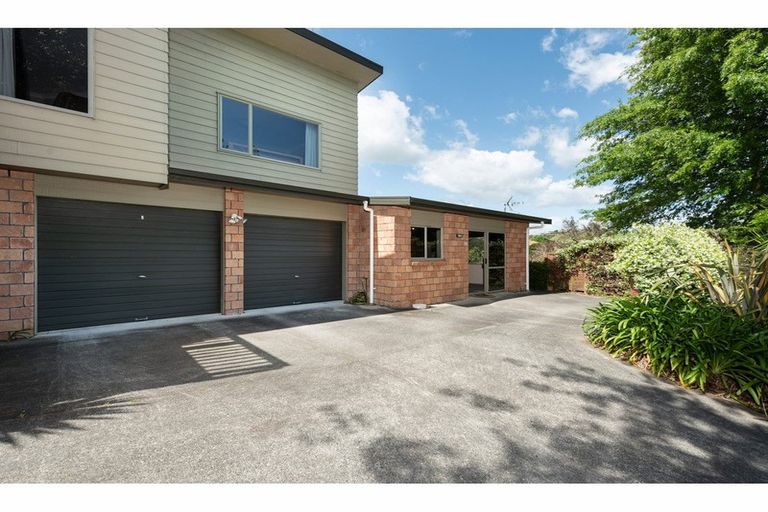 Photo of property in 2 Lysaght Place, Welcome Bay, Tauranga, 3112