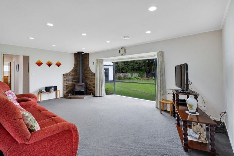 Photo of property in 16 Hussey Street, Oakura, 4314