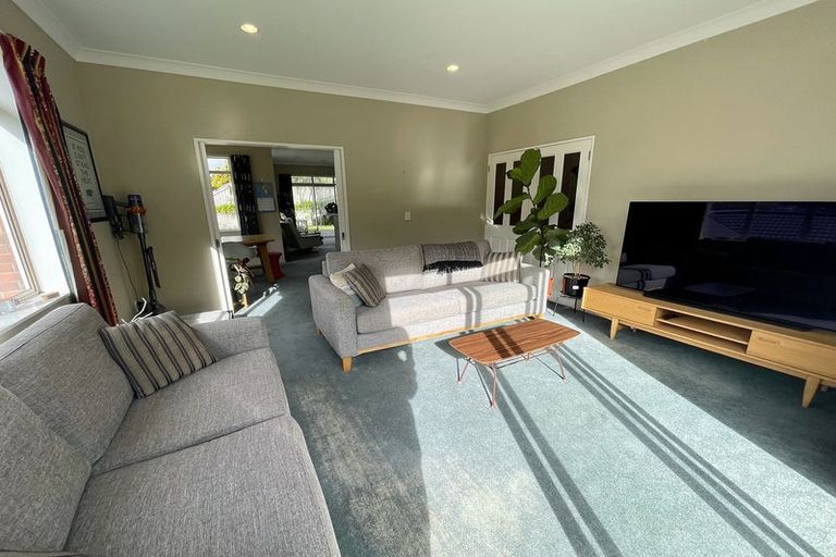 Photo of property in 35 Erlestoke Crescent, Churton Park, Wellington, 6037