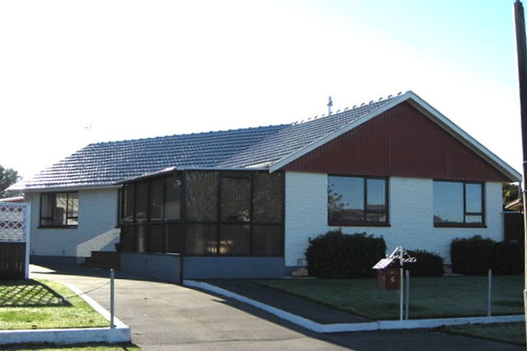 Photo of property in 6 Lomax Place, Islington, Christchurch, 8042